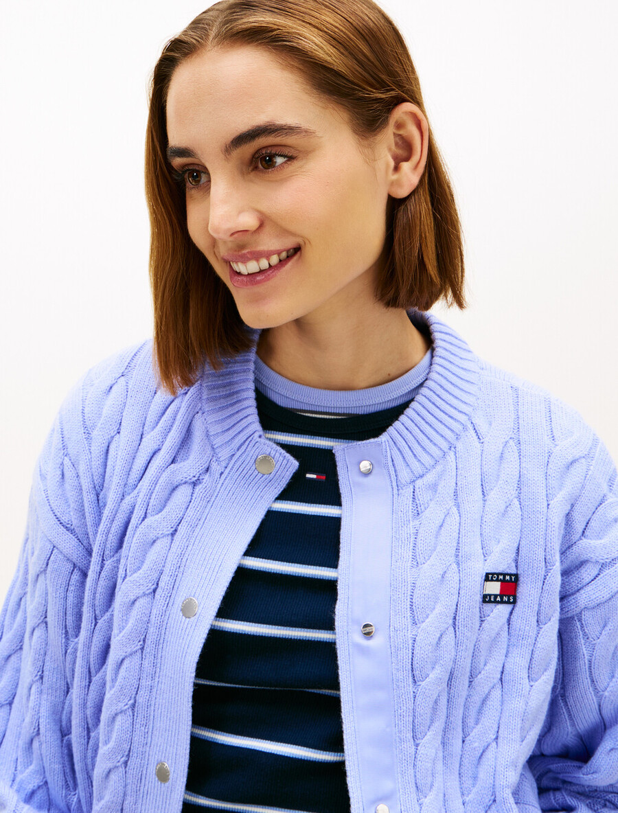 cardigan in maglia a trecce con stemma della bandiera