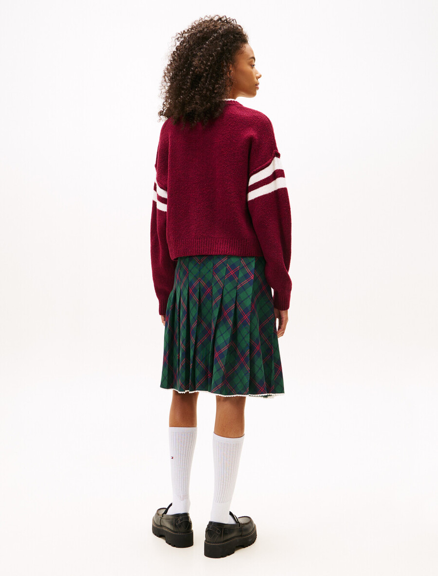 maglione rilassato con scollo a v e logo intarsiato