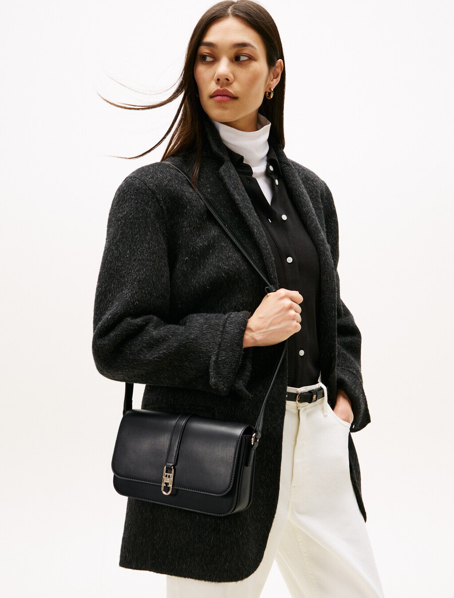 borsa a tracolla con patta e monogramma th