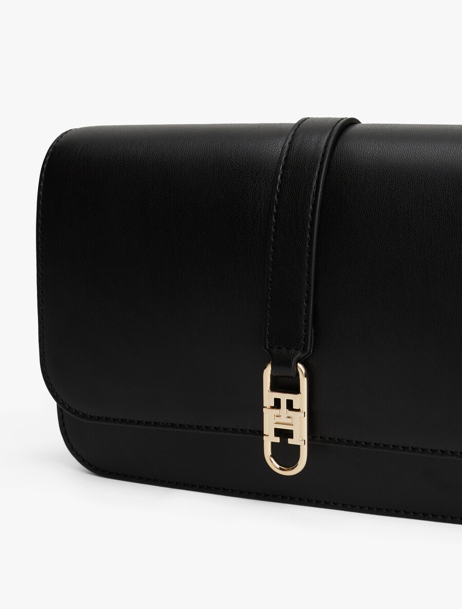 borsa a tracolla con patta e monogramma th