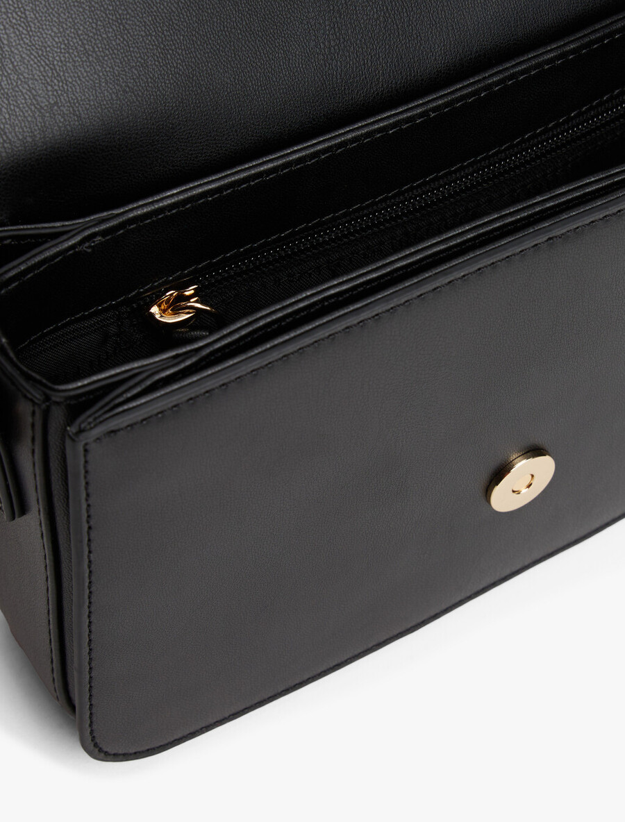 borsa a tracolla con patta e monogramma th