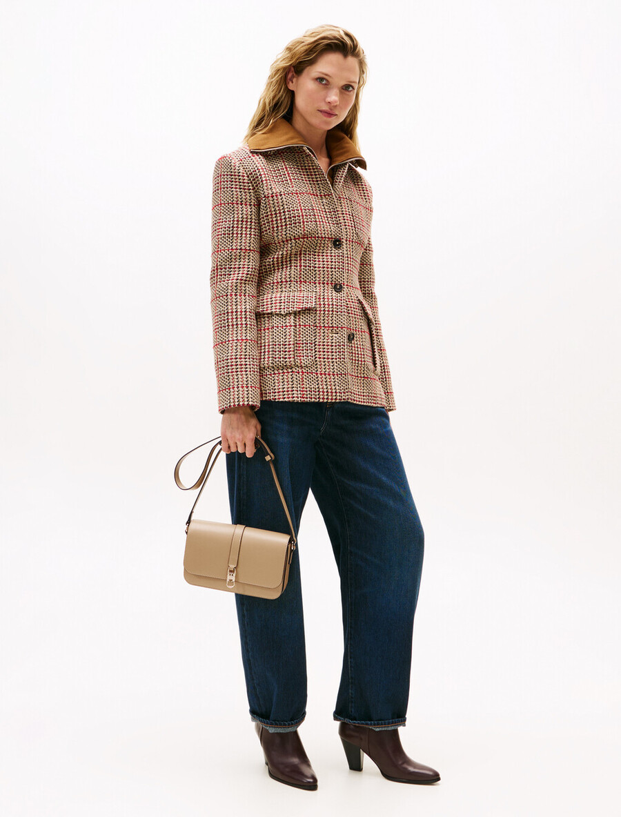borsa a tracolla con patta e monogramma th