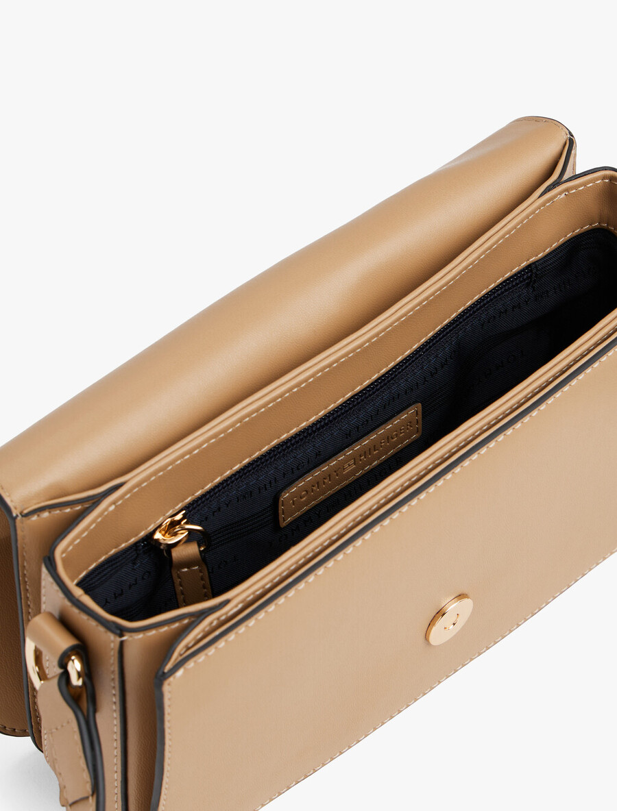 borsa a tracolla con patta e monogramma th