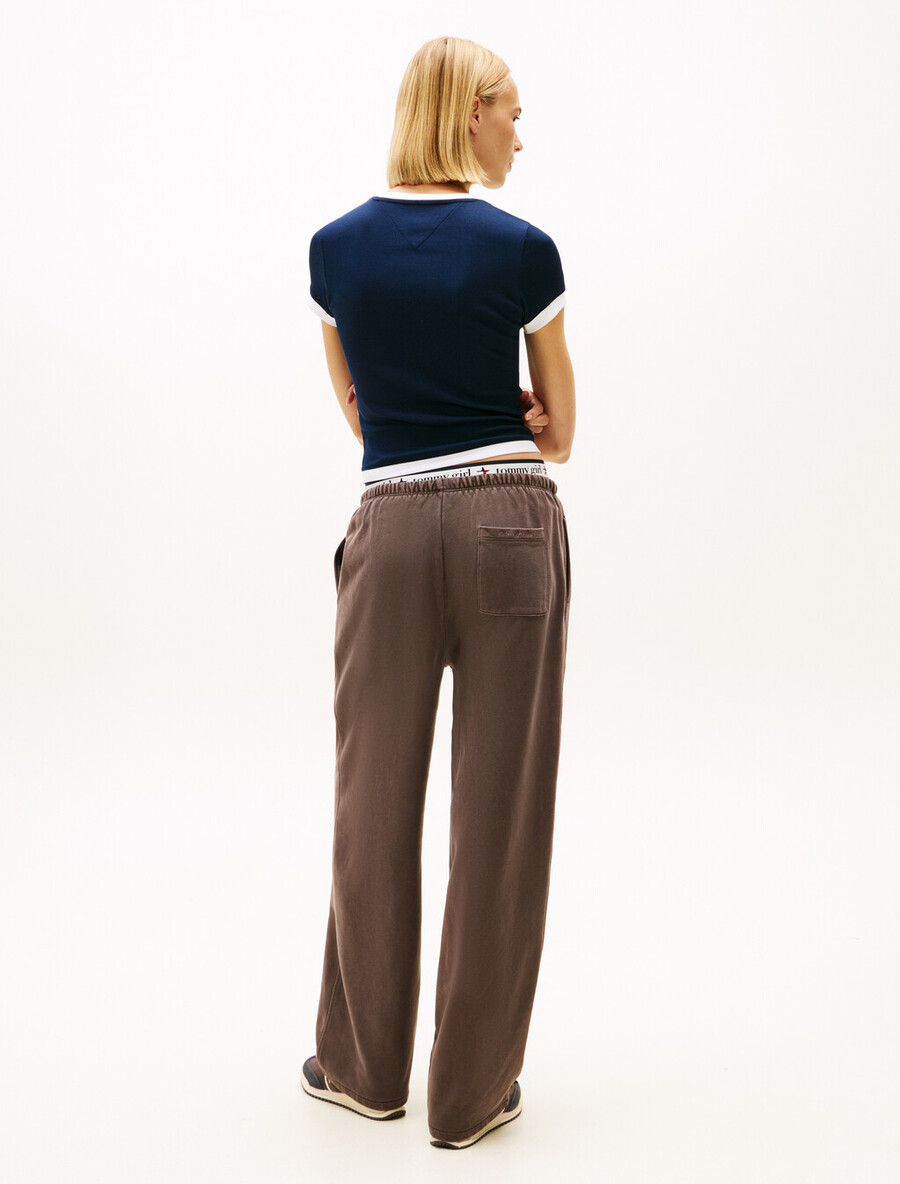 maglietta slim a coste con distintivo tommy
