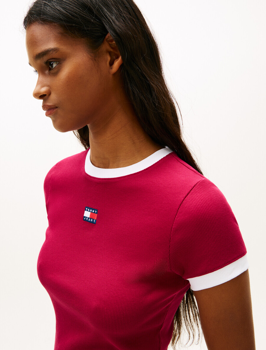 maglietta slim a coste con distintivo tommy