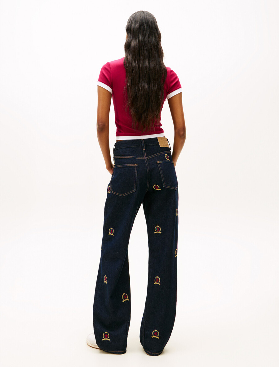 maglietta slim a coste con distintivo tommy