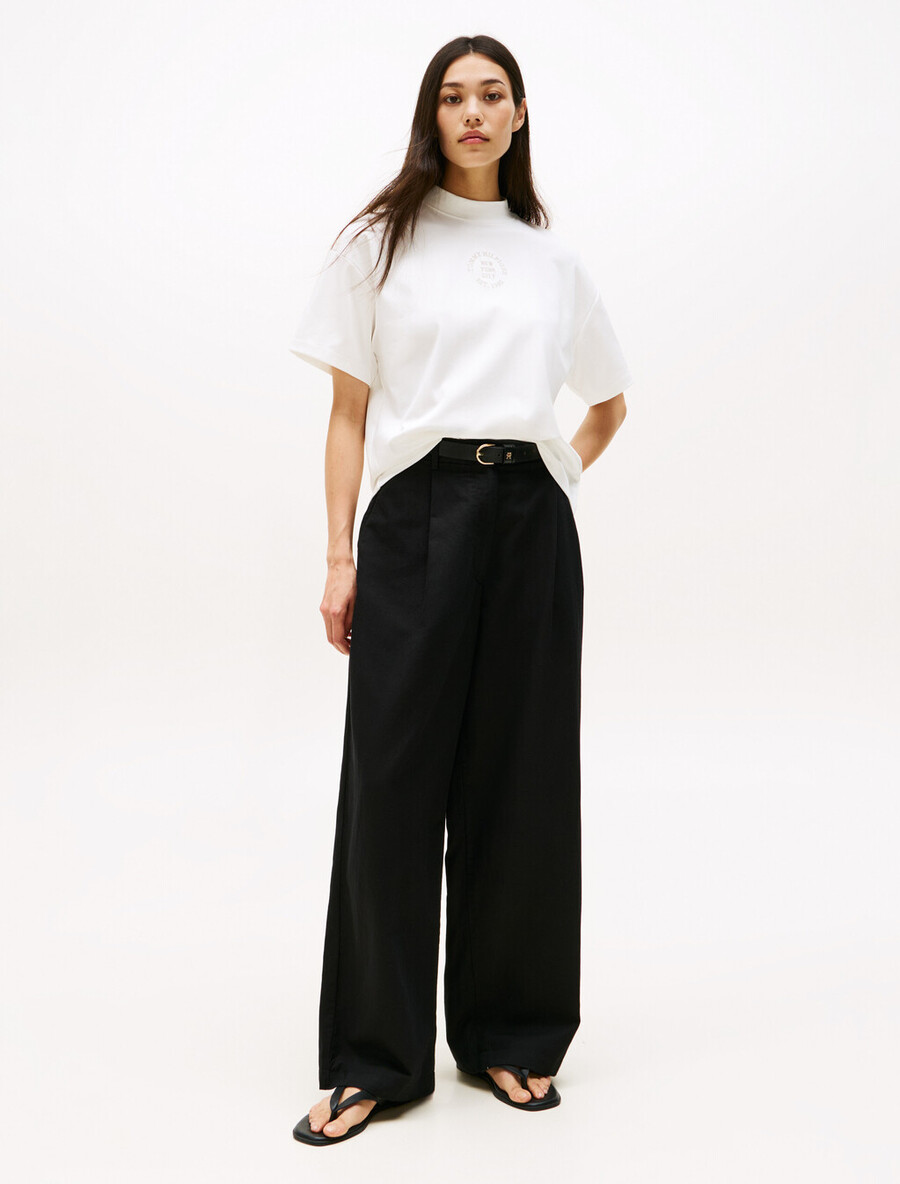 t-shirt a collo alto con stampa francobollo