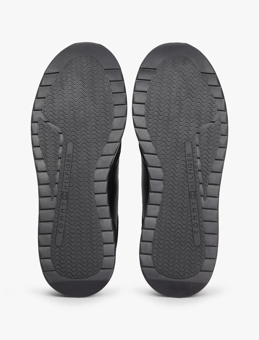 sneakers in pelle con monogramma th in rilievo
