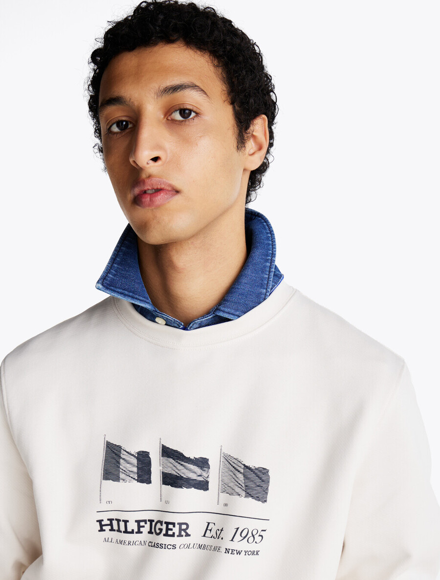 felpa con bandiere hilfiger