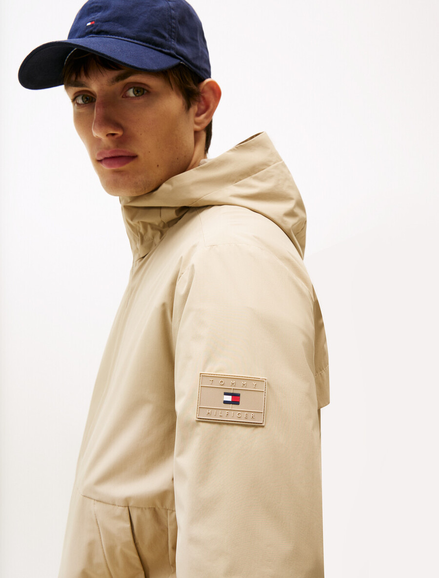 giacca in nylon con cappuccio
