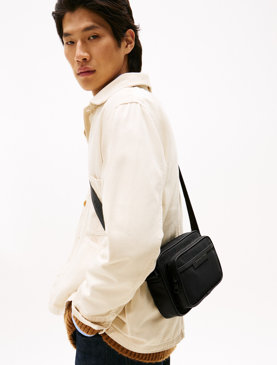 borsa a tracolla con logo in metallo