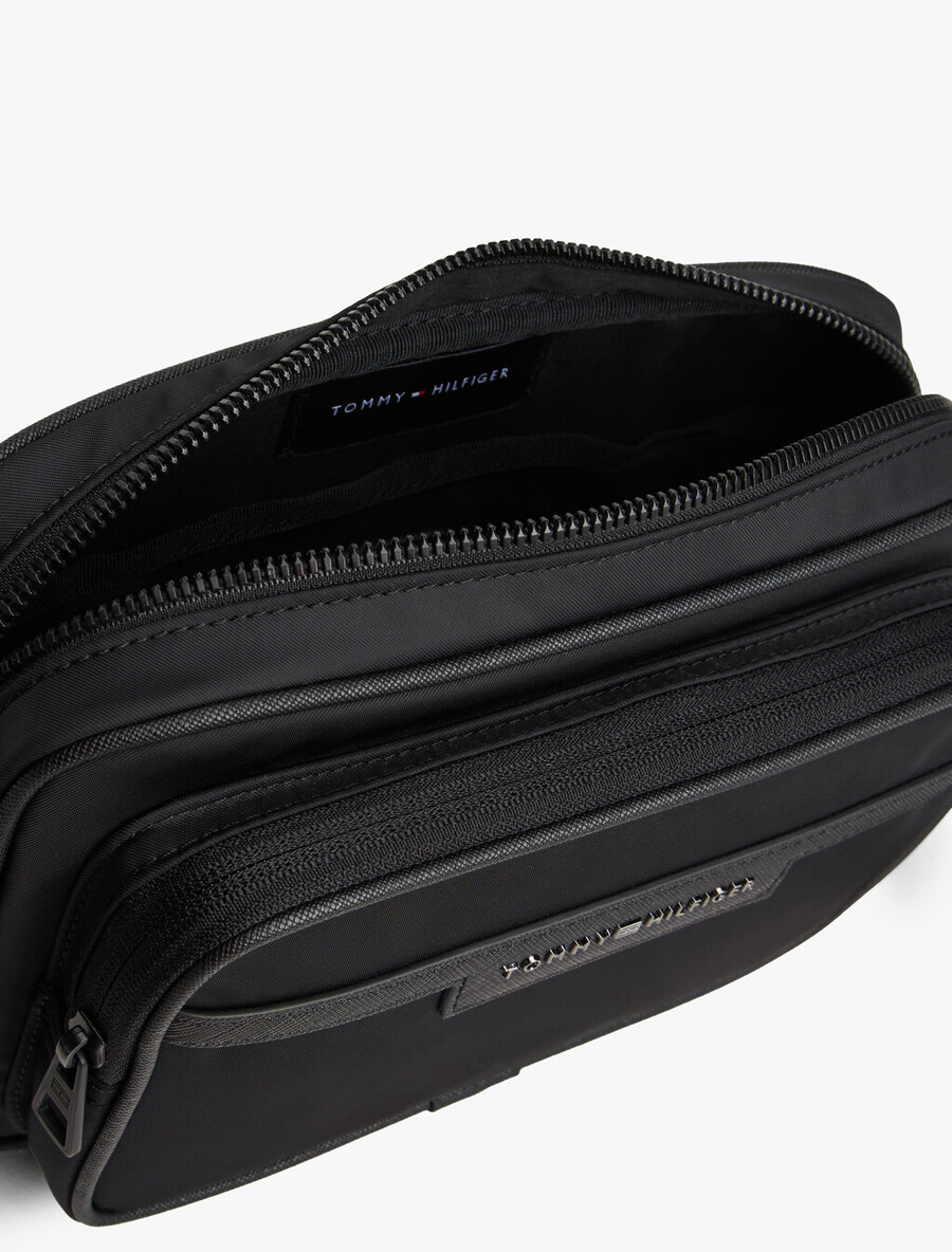 borsa a tracolla con logo in metallo