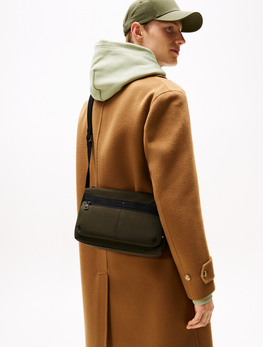 borsa a tracolla con logo in metallo