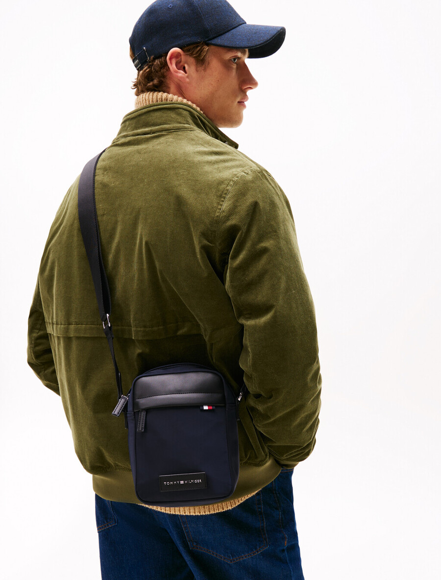 borsa a tracolla con logo applicato
