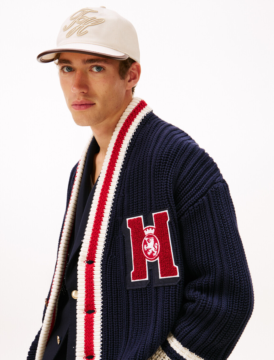 cappellino da baseball a cinque pannelli con ricamo del logo