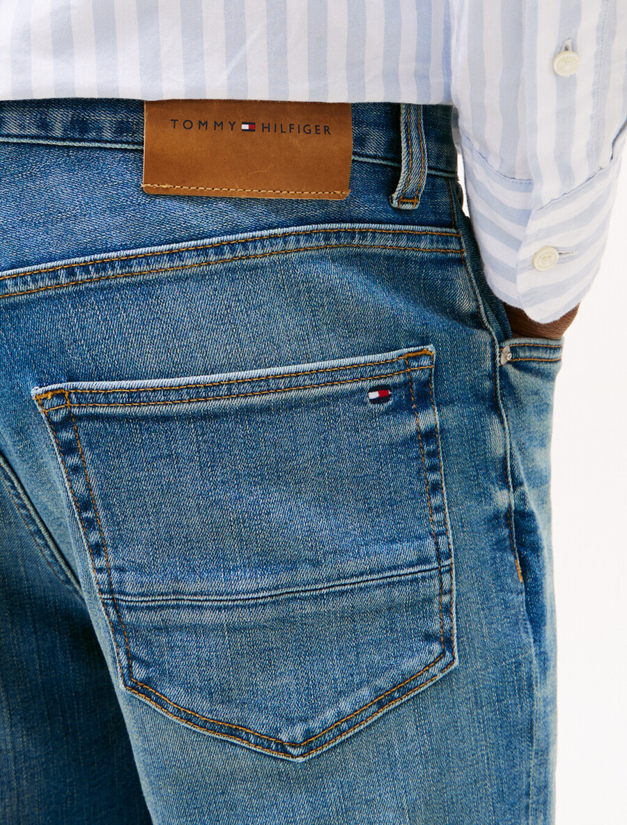 jeans a gamba dritta con baffi