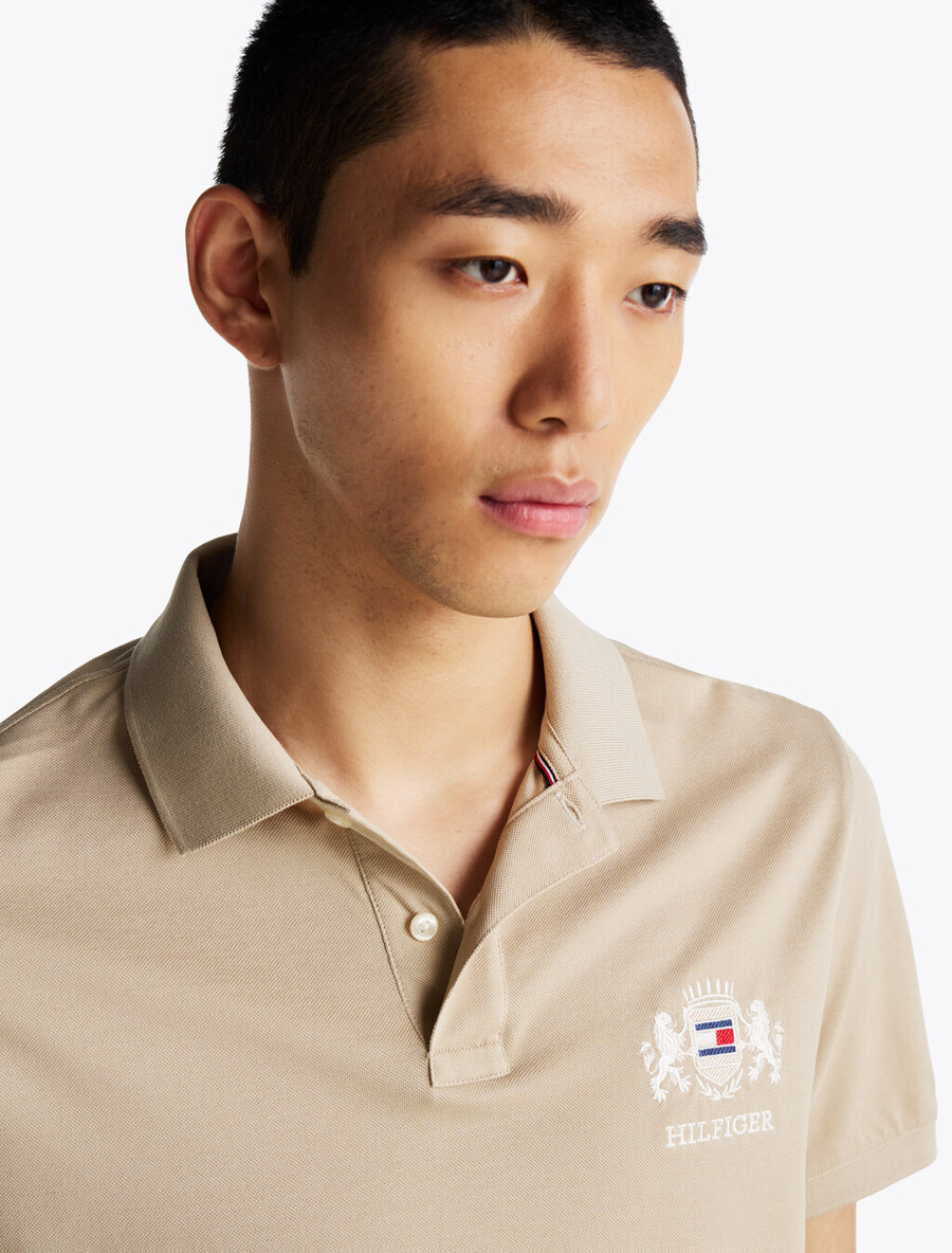 polo con ricamo del logo vestibilità regolare