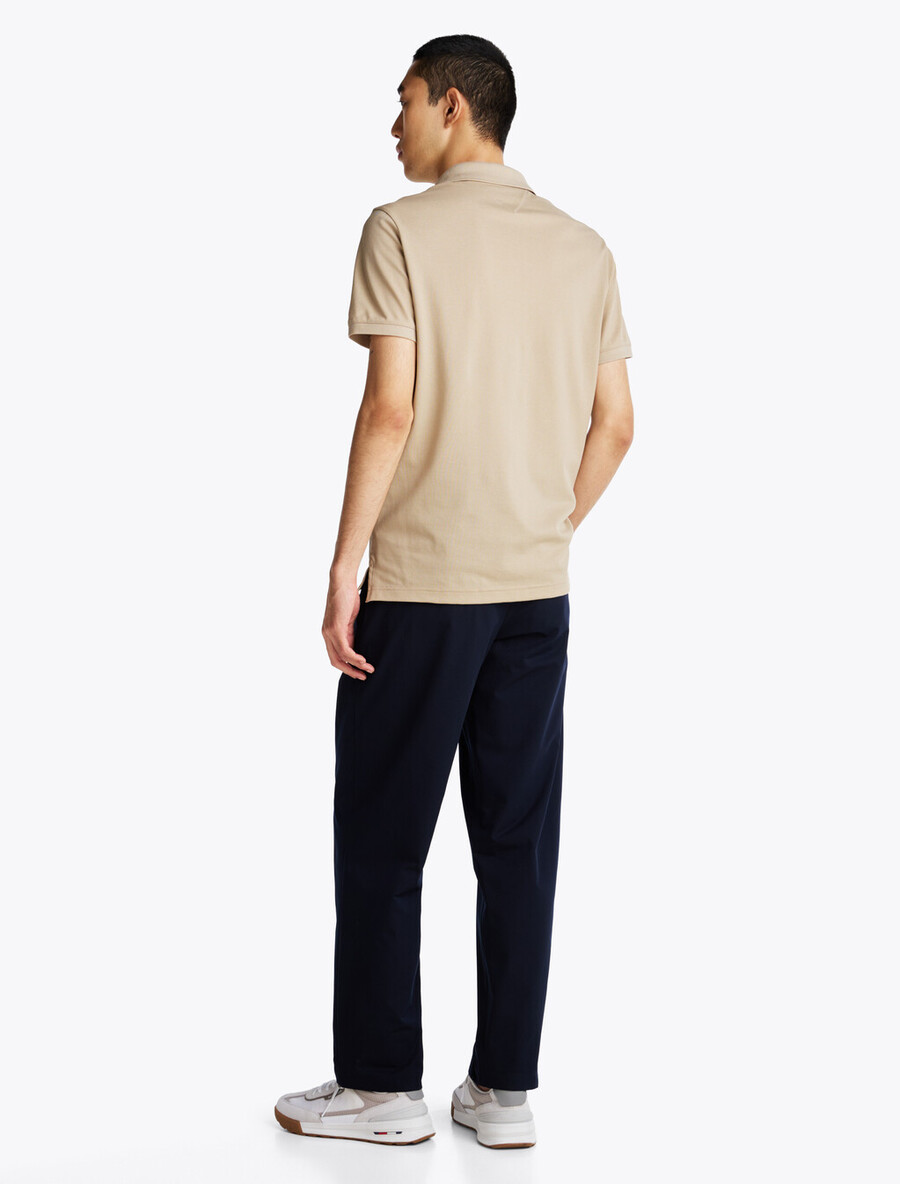 polo con ricamo del logo vestibilità regolare
