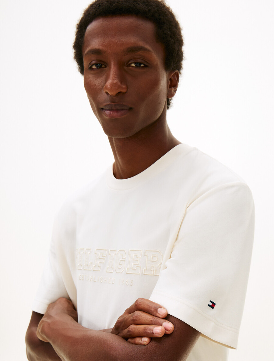 t-shirt girocollo rilassata con ricamo del logo