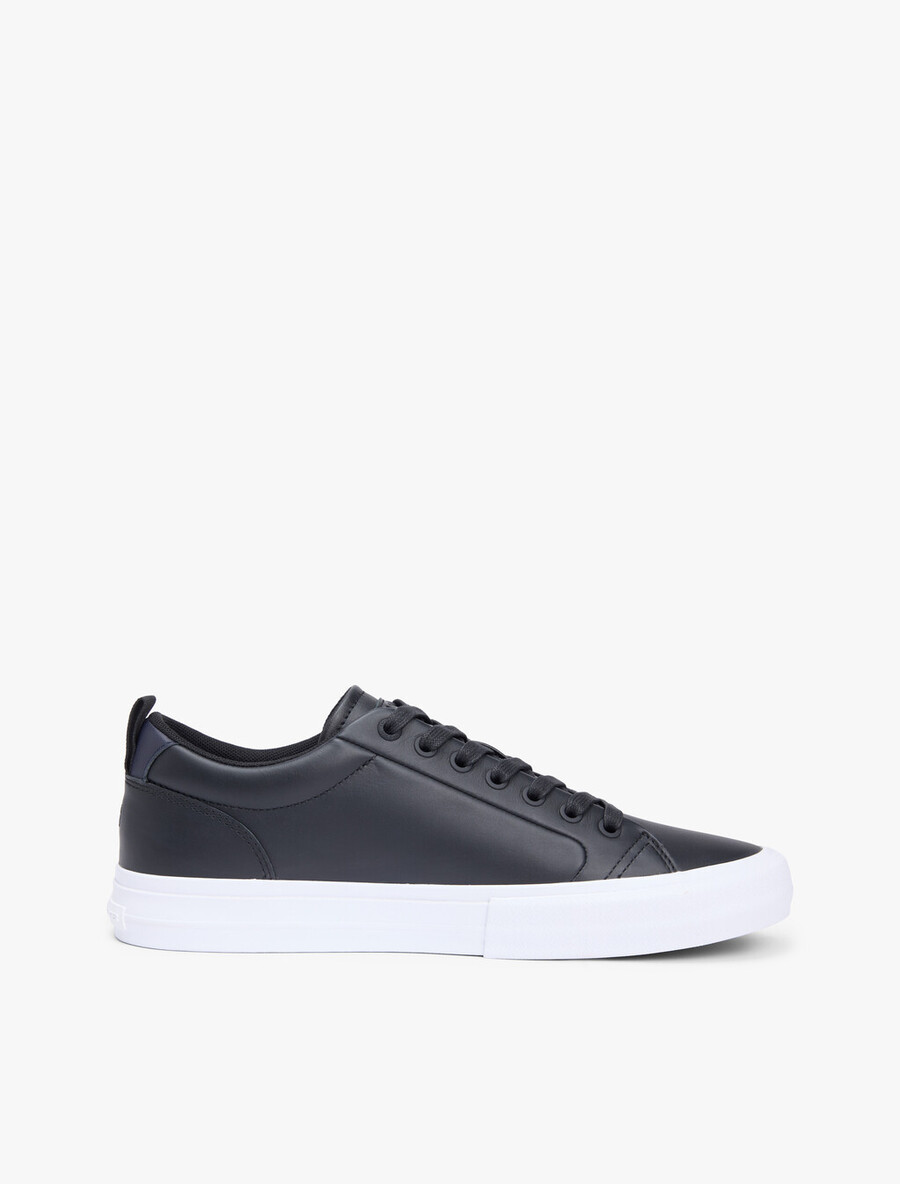 sneakers in pelle con intersuola a contrasto e stampa goffrata