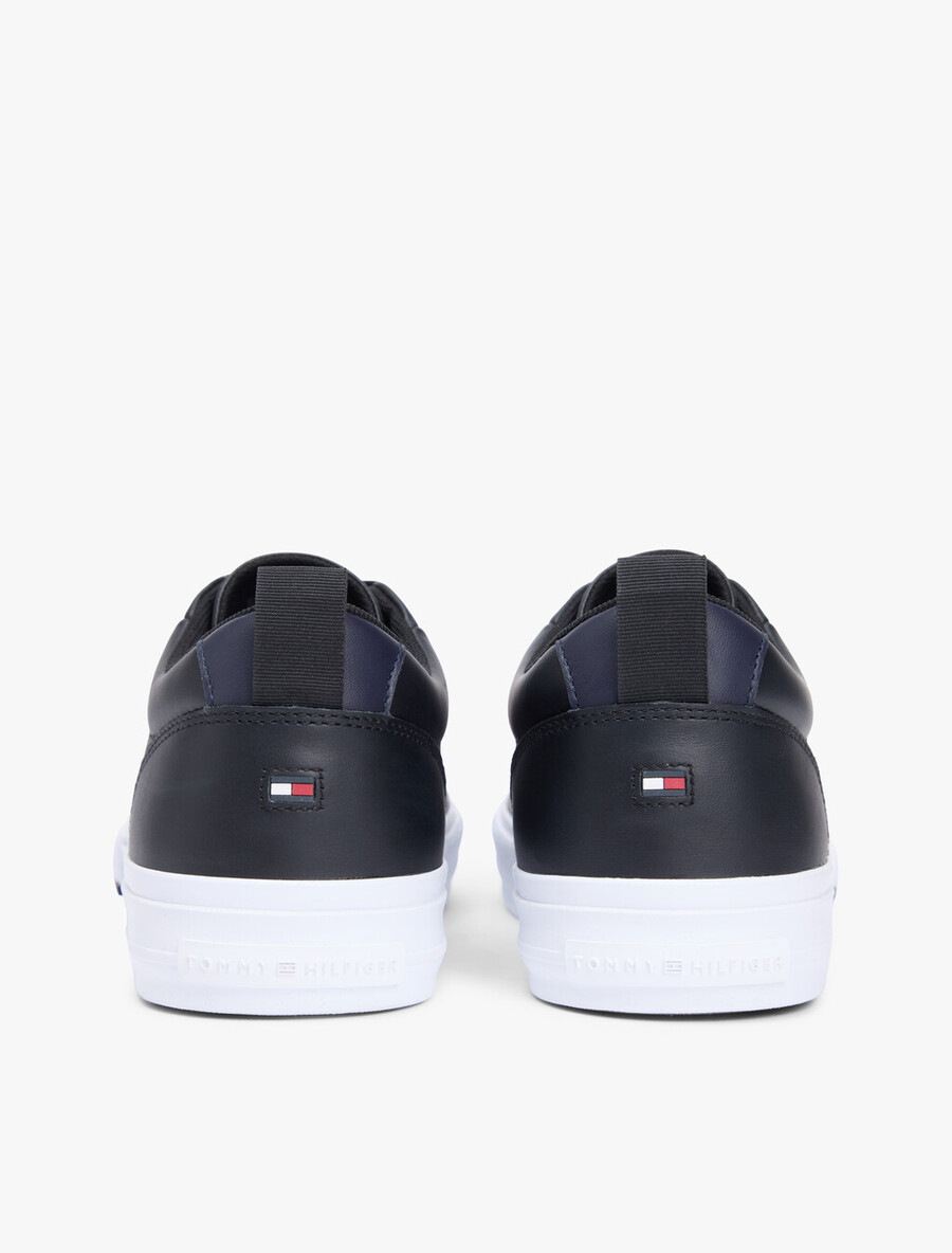 sneakers in pelle con intersuola a contrasto e stampa goffrata