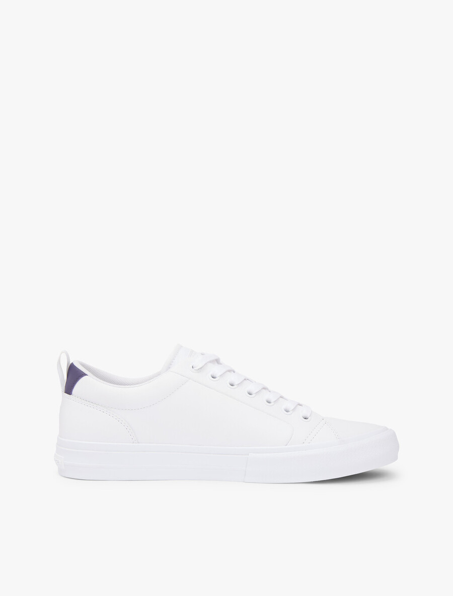 sneakers in pelle con intersuola a contrasto e stampa goffrata