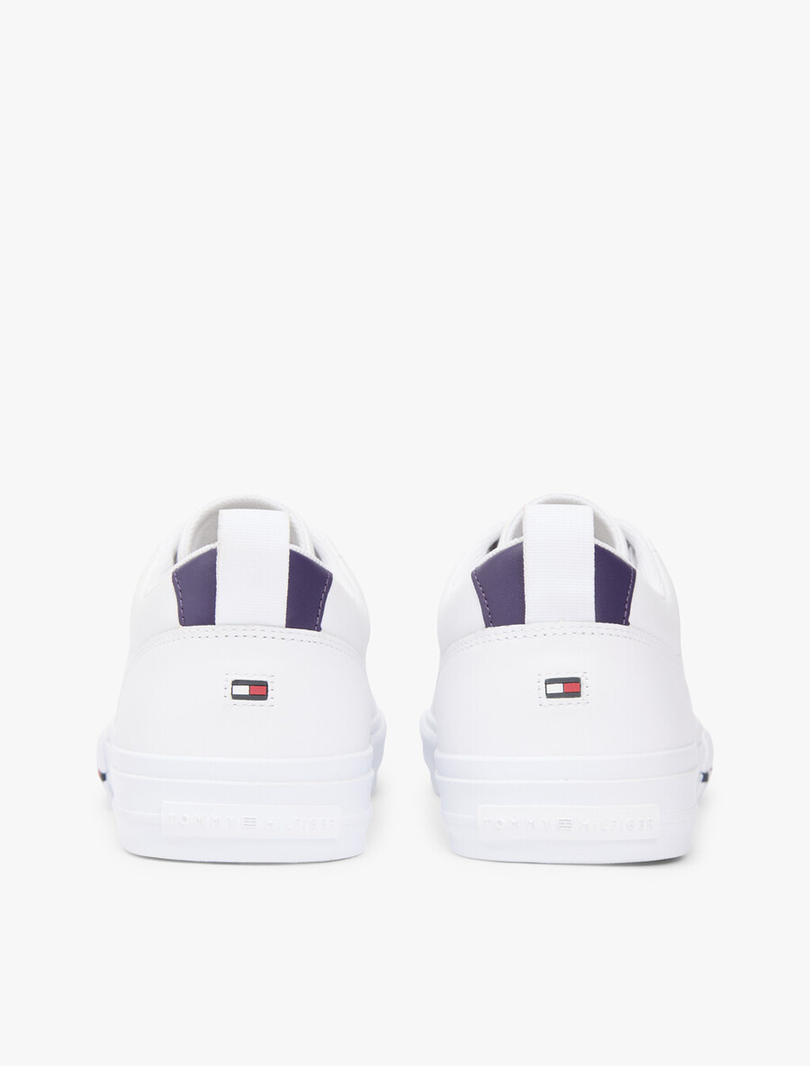 sneakers in pelle con intersuola a contrasto e stampa goffrata