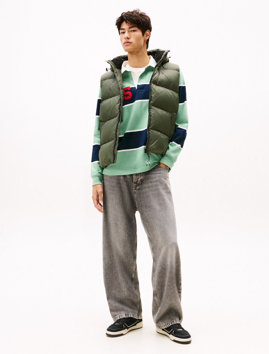 gilet con cappuccio e cerniera